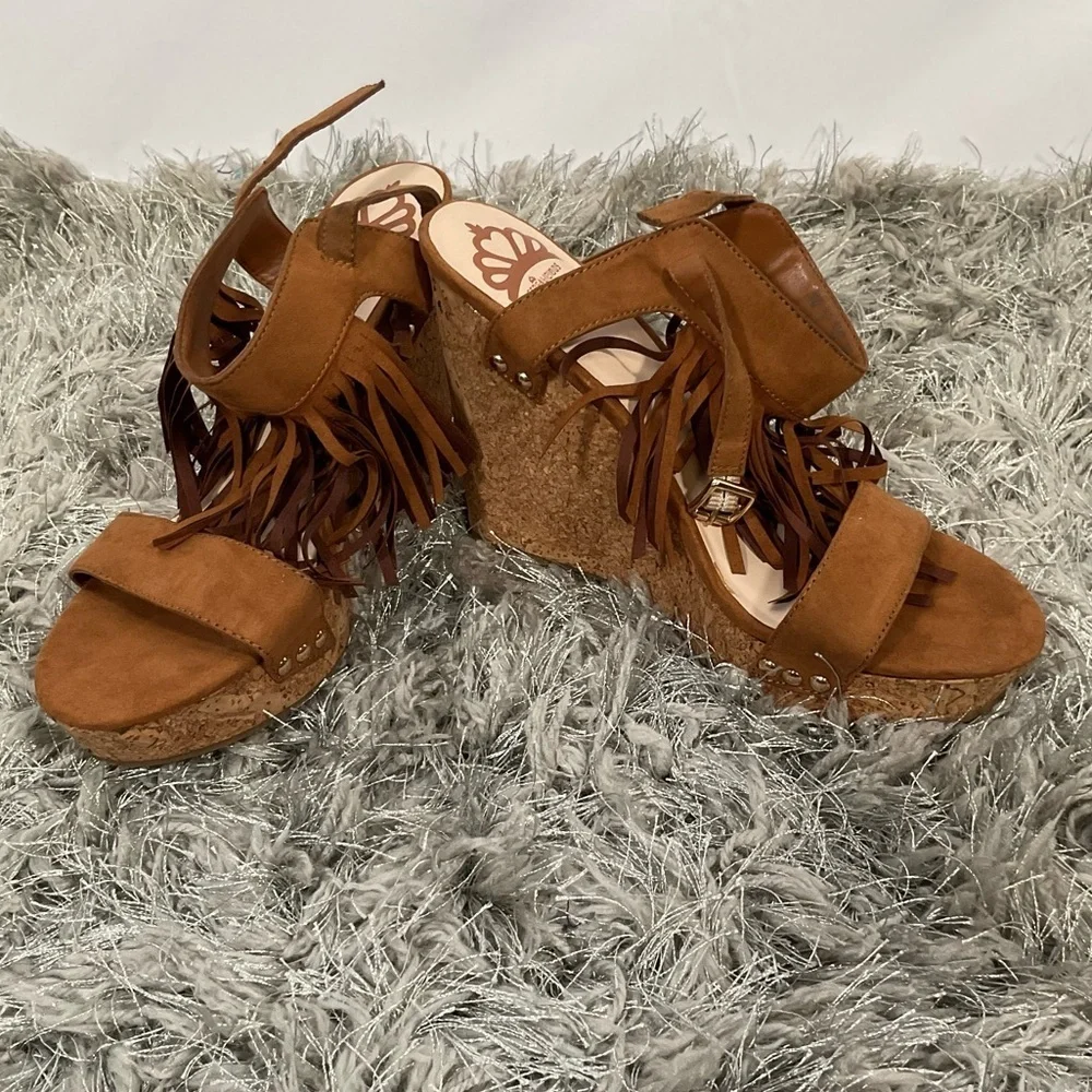 GUC Fergalicious by Fergie wedge heel platform shoes womens